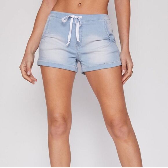 YMI NWT Jeans Kozy Fit Knit Denim Shorts High Rise Light Wash Blue Size Medium - Picture 1 of 11
